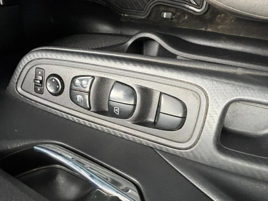 Nissan Versa 1.6 Sense 4x2 Mt 4p año 2023