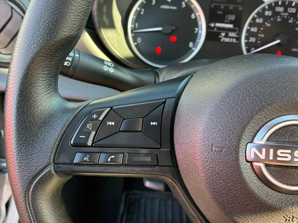 Nissan Versa 1.6 Sense 4x2 Mt 4p año 2025