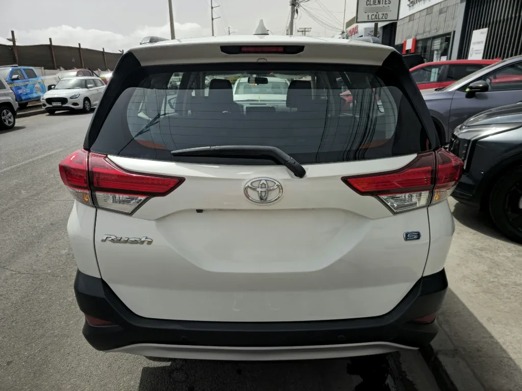 Toyota Rush 1.5 Xei 4x2 Mt 5p año 2023
