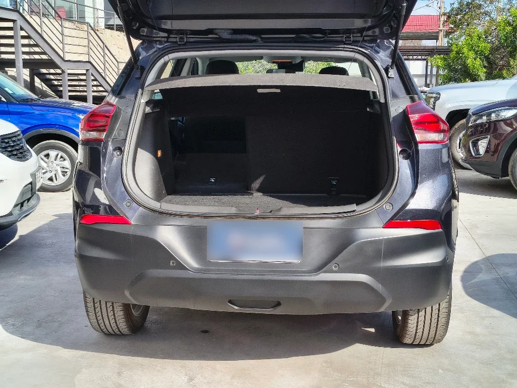 Chevrolet Tracker 1.2t Ltz R 4x2 At 5p año 2025