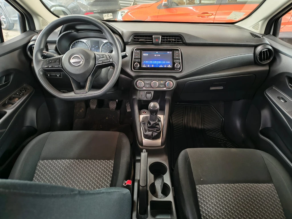 Nissan Versa 1.6 Sense 4x2 Mt 4p año 2025