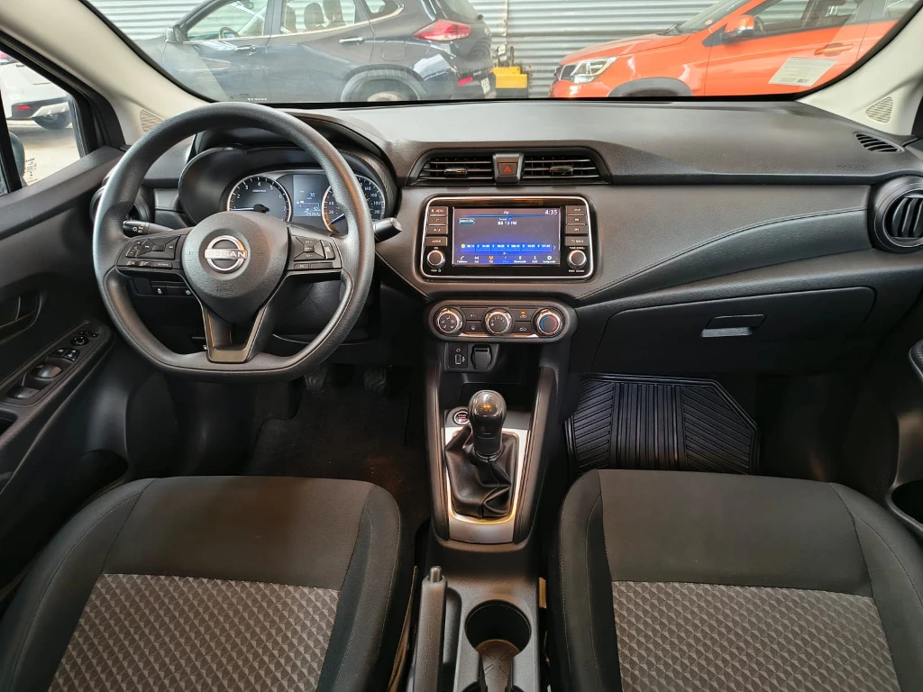 Nissan Versa 1.6 Sense 4x2 Mt 4p año 2025