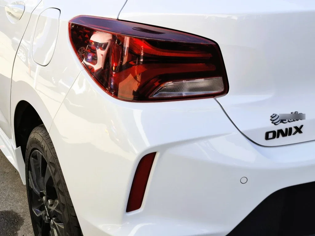 Chevrolet Onix 1.0t Rs R 4x2 Hb Mt 5p año 2024