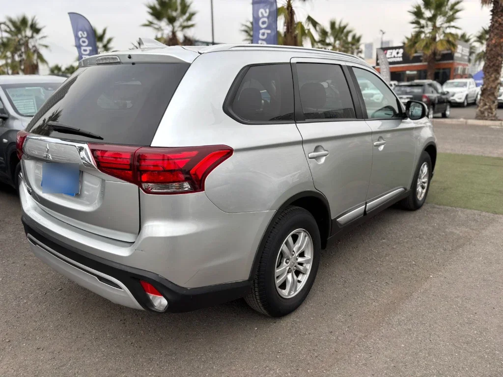 Mitsubishi Outlander 2.0 4x2 Mt 5p año 2021