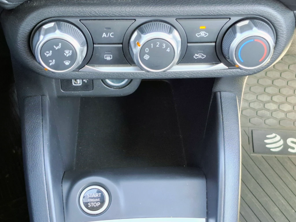 Nissan Versa 1.6 Sense 4x2 Mt 4p año 2025