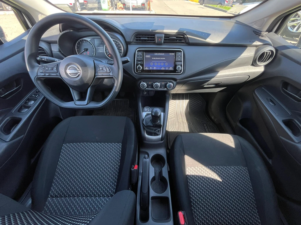 Nissan Versa 1.6 Sense 4x2 Mt 4p año 2025
