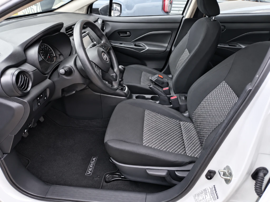 Nissan Versa 1.6 Sense 4x2 Mt 4p año 2025