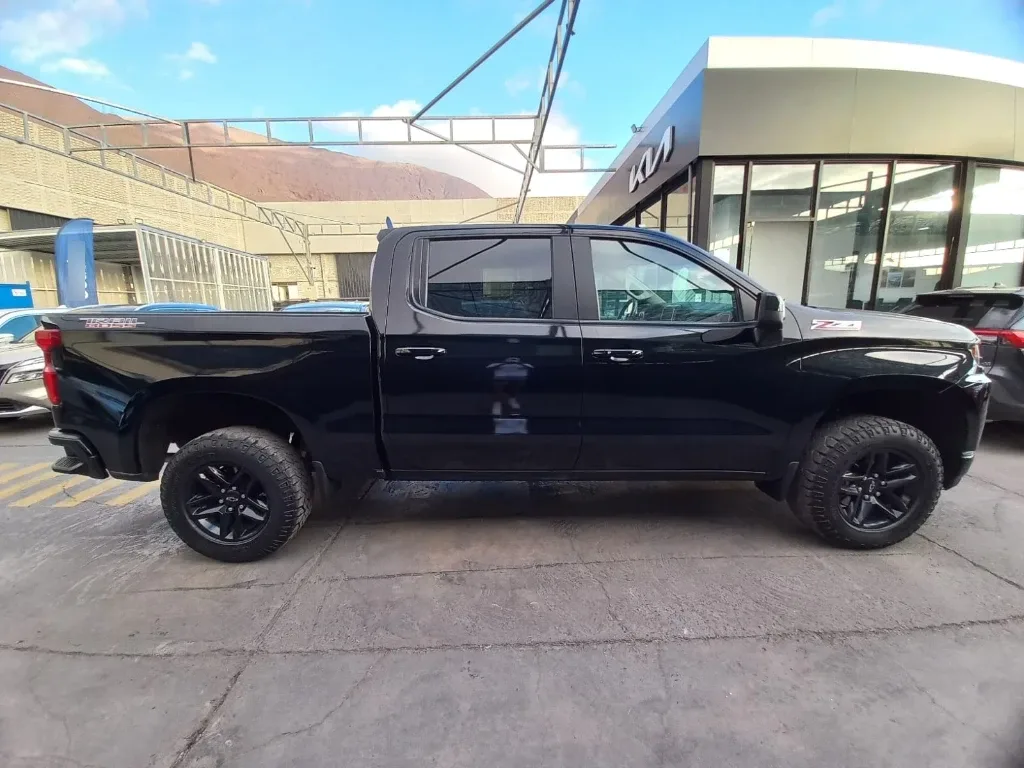 Chevrolet Silverado 5.3 Lt Trailboss Z71 4x4 At 4p año 2022