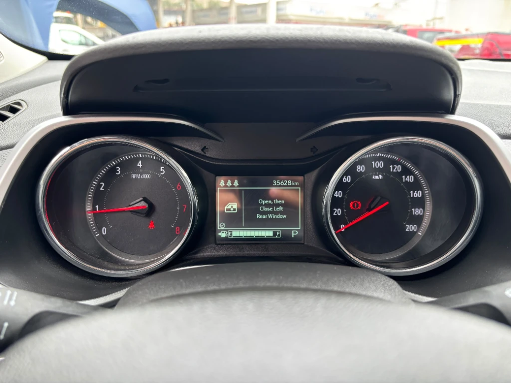 Chevrolet Tracker 1.2t Ltz R 4x2 At 5p año 2025