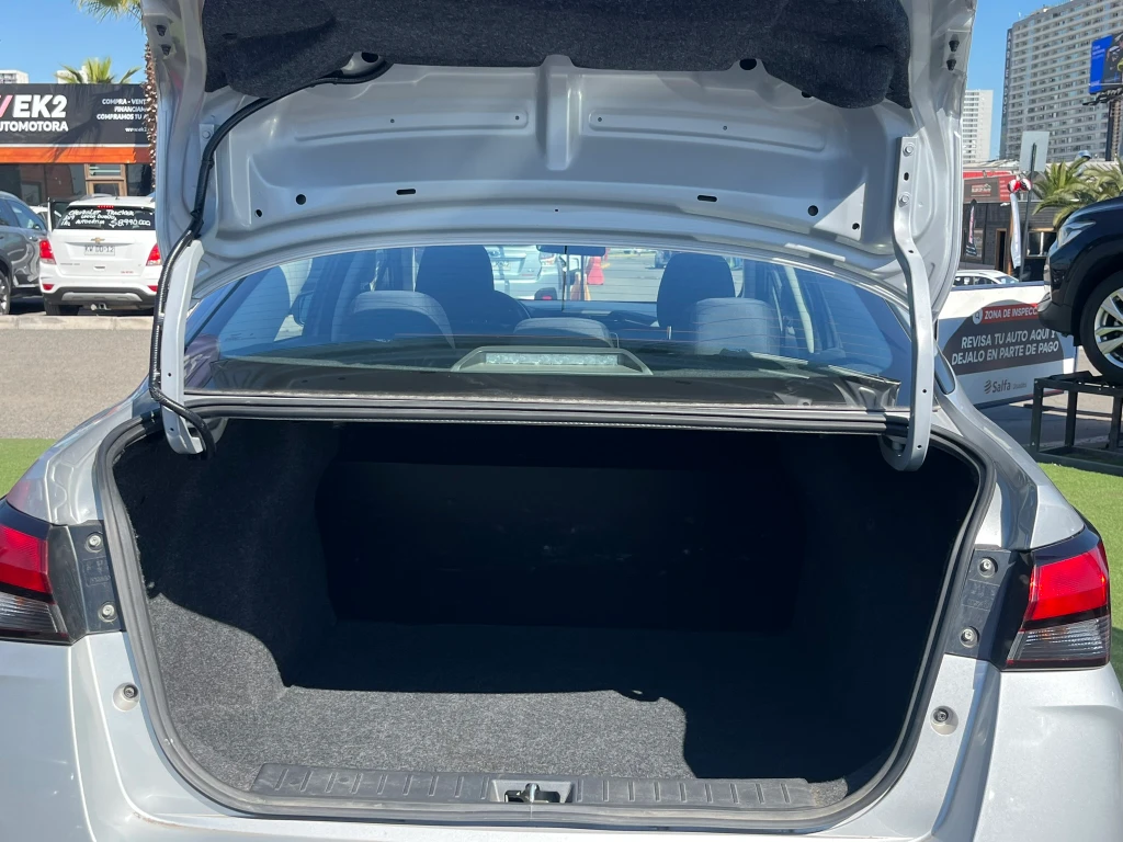 Nissan Versa 1.6 Sense 4x2 Mt 4p año 2025