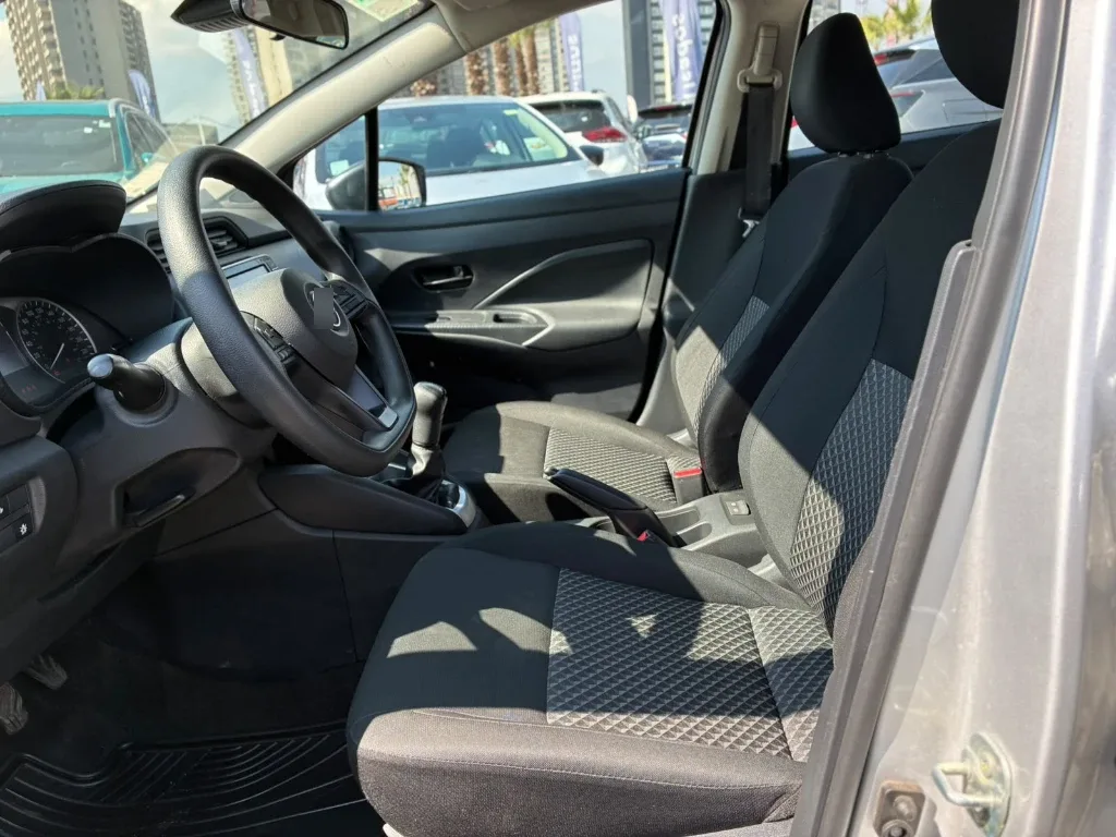 Nissan Versa 1.6 Sense 4x2 Mt 4p año 2025