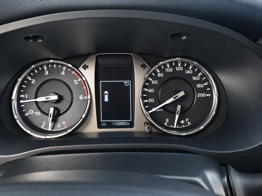 Toyota Hilux 2.4 Sr Diesel 4x2 Dob. Cab. Mt 4p año 2024