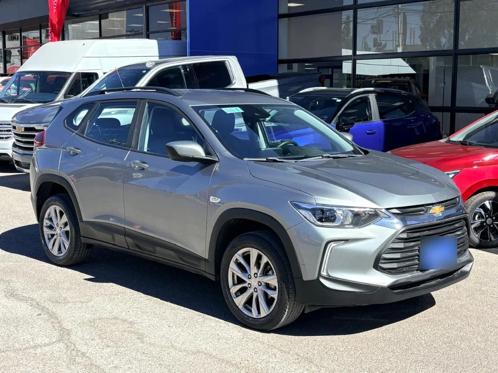 Chevrolet Tracker 1.2t Ltz R 4x2 At 5p año 2025