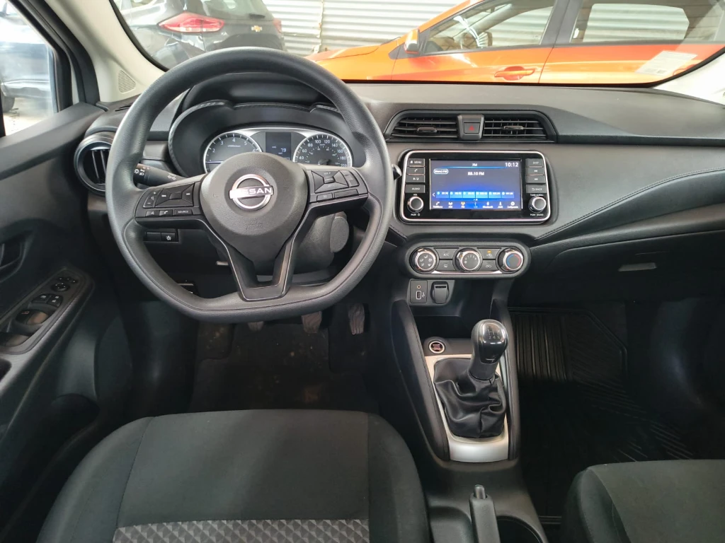 Nissan Versa 1.6 Sense 4x2 Mt 4p año 2025