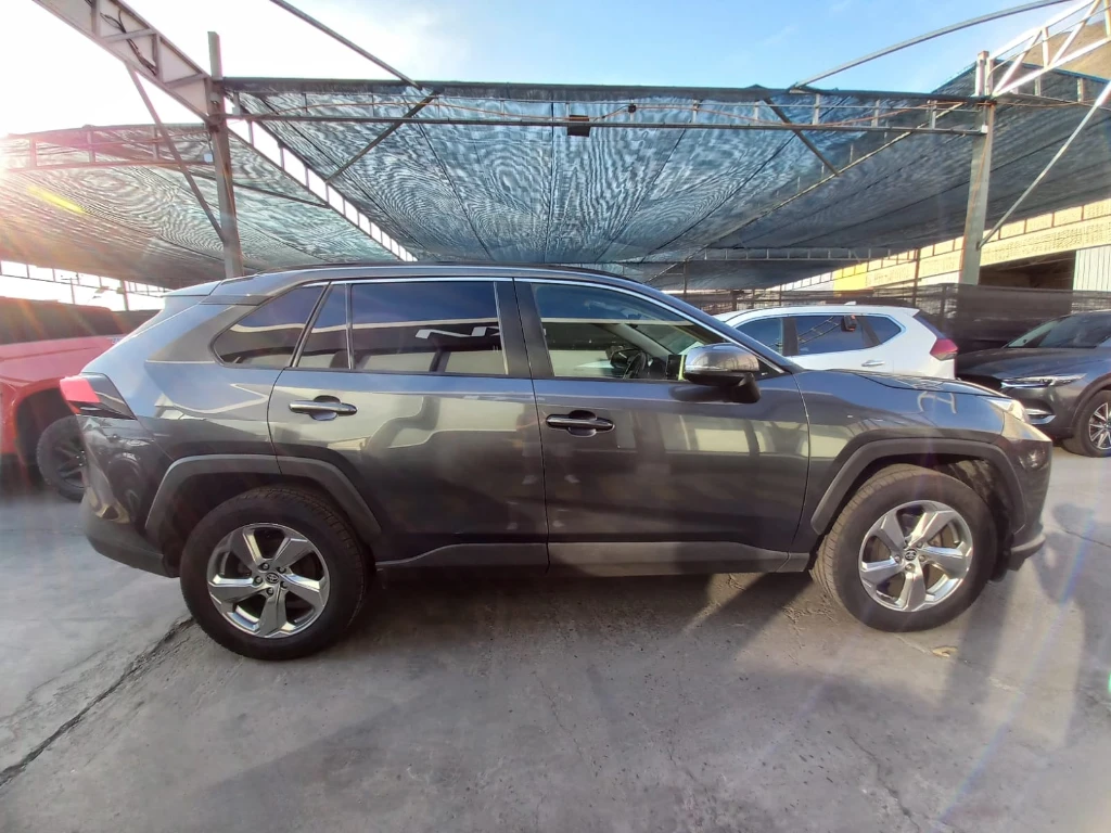 Toyota Rav4 2.0 Xle 4x2 Cvt At 5p año 2021