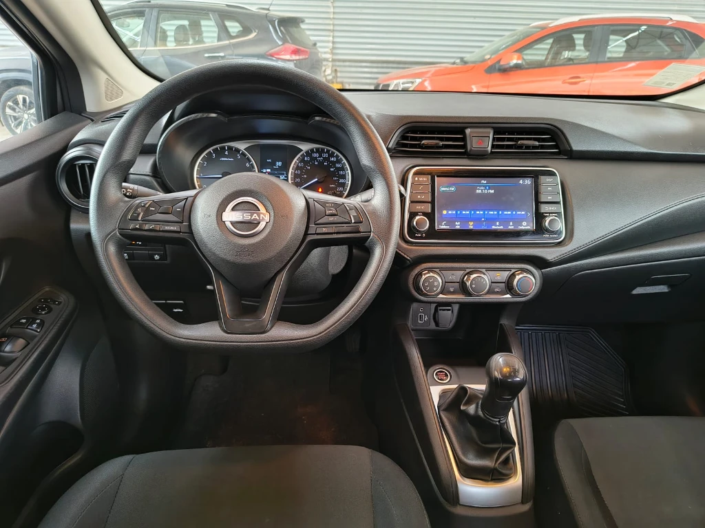Nissan Versa 1.6 Sense 4x2 Mt 4p año 2025