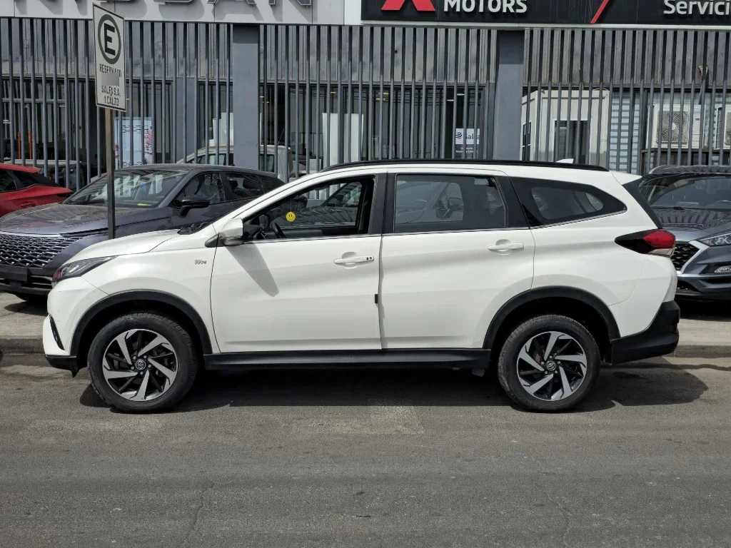 Toyota Rush 1.5 Xei 4x2 Mt 5p año 2023
