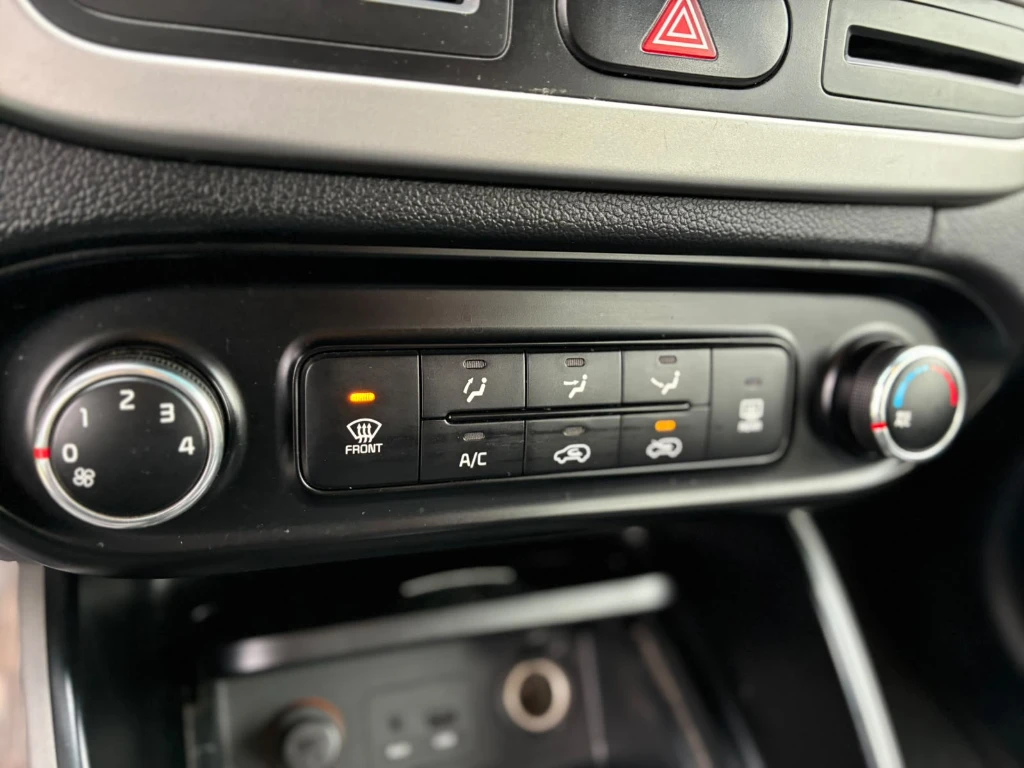 Kia Carens 2.0 Ex Dab Abs Ac Mt año 2015
