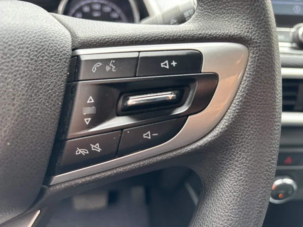 Chevrolet Tracker 1.2t Ltz R 4x2 At 5p año 2025