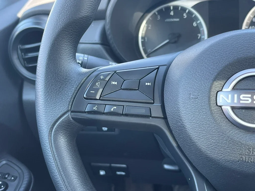 Nissan Versa 1.6 Sense 4x2 Mt 4p año 2025