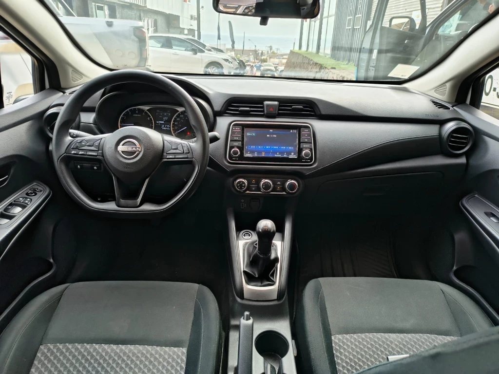 Nissan Versa 1.6 Sense 4x2 Mt 4p año 2025