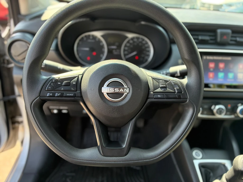 Nissan Versa 1.6 Sense 4x2 Mt 4p año 2025