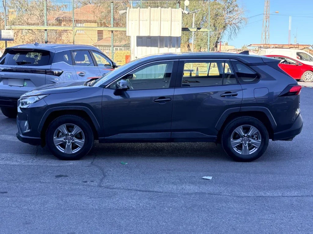 Toyota Rav4 2.0 Le 4x2 Cvt At 5p año 2025