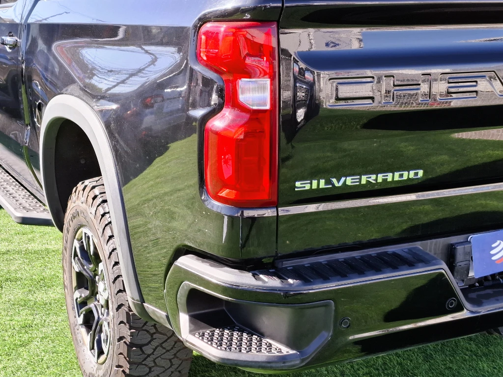 Chevrolet Silverado 6.2 Zr2 4x4 At 4p año 2023