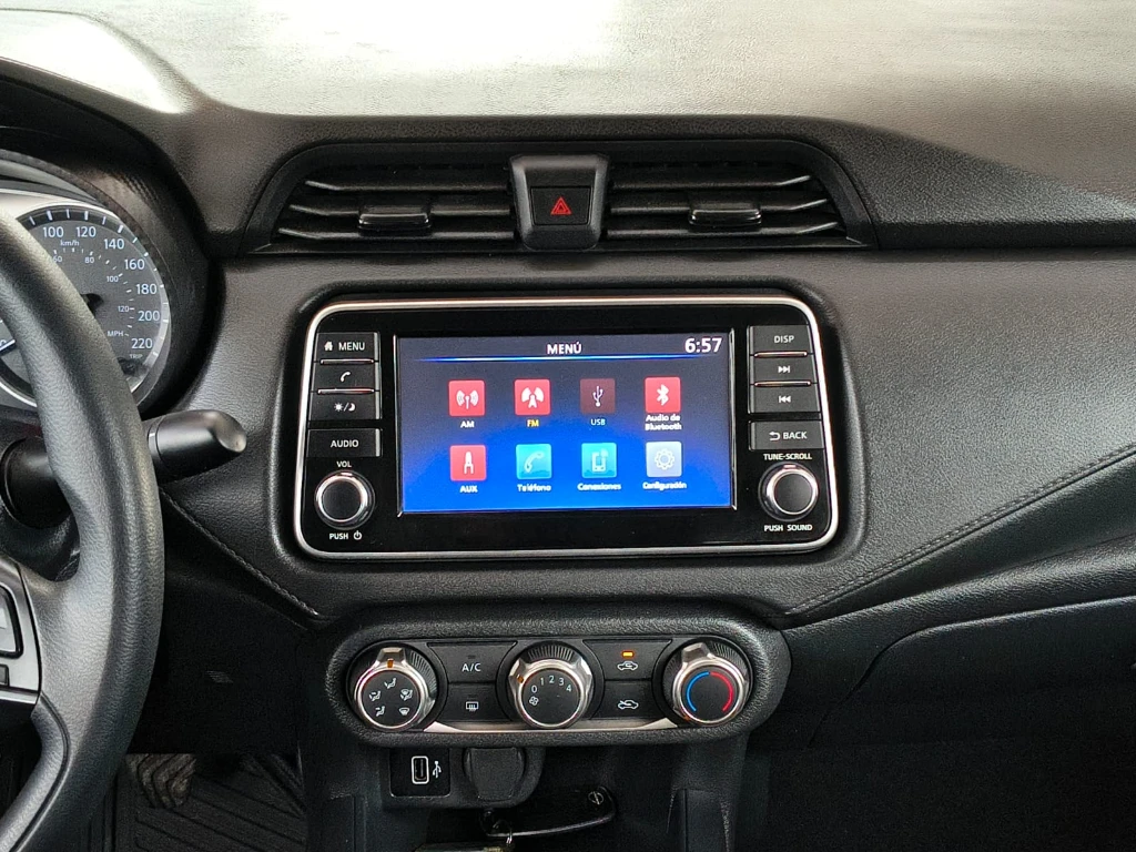 Nissan Versa 1.6 Sense 4x2 Mt 4p año 2025