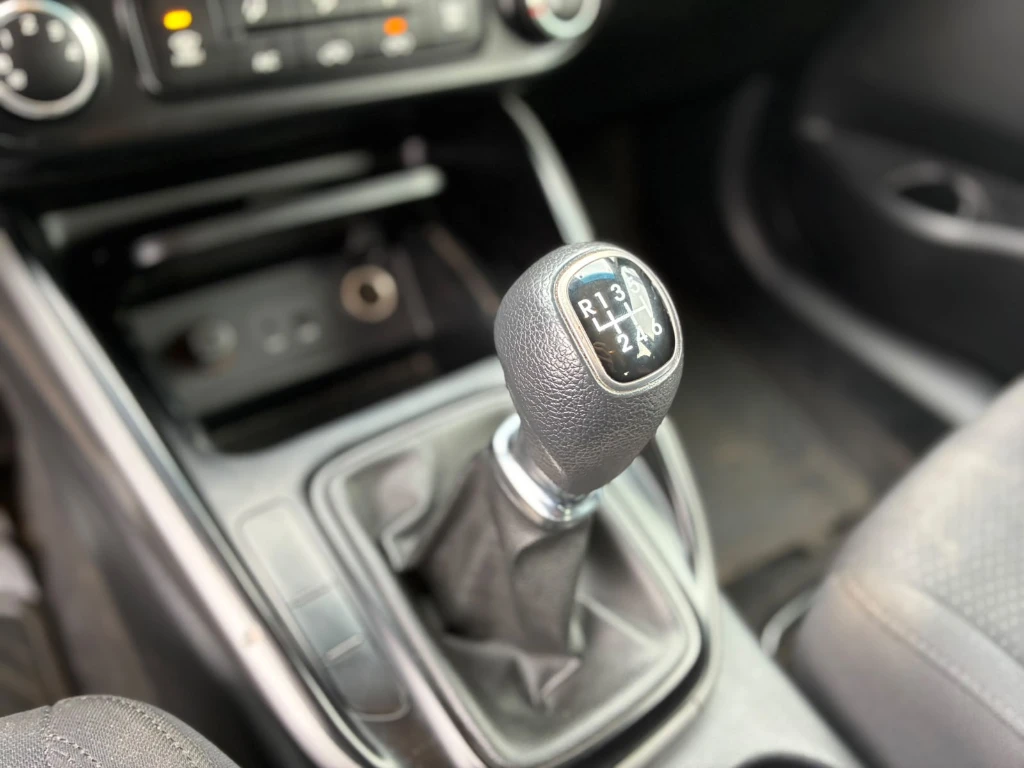 Kia Carens 2.0 Ex Dab Abs Ac Mt año 2015