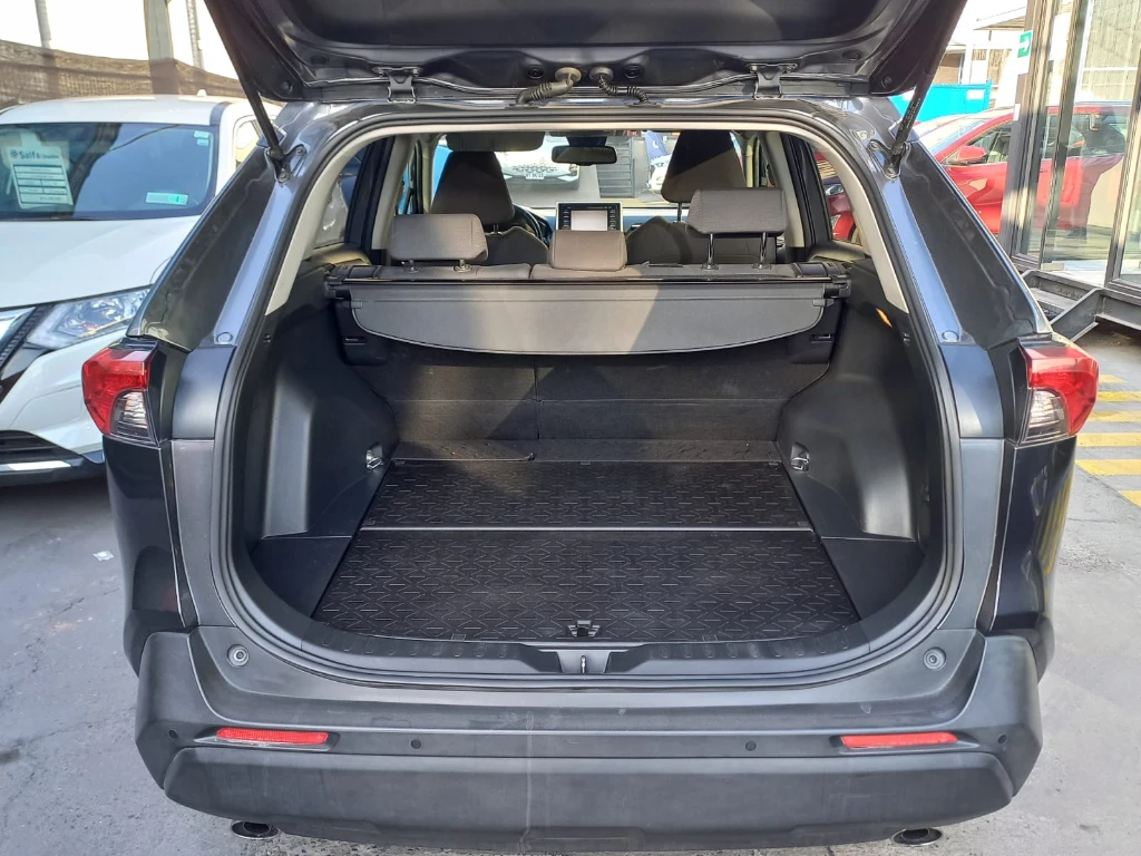 Toyota Rav4 2.0 Xle 4x2 Cvt At 5p año 2021