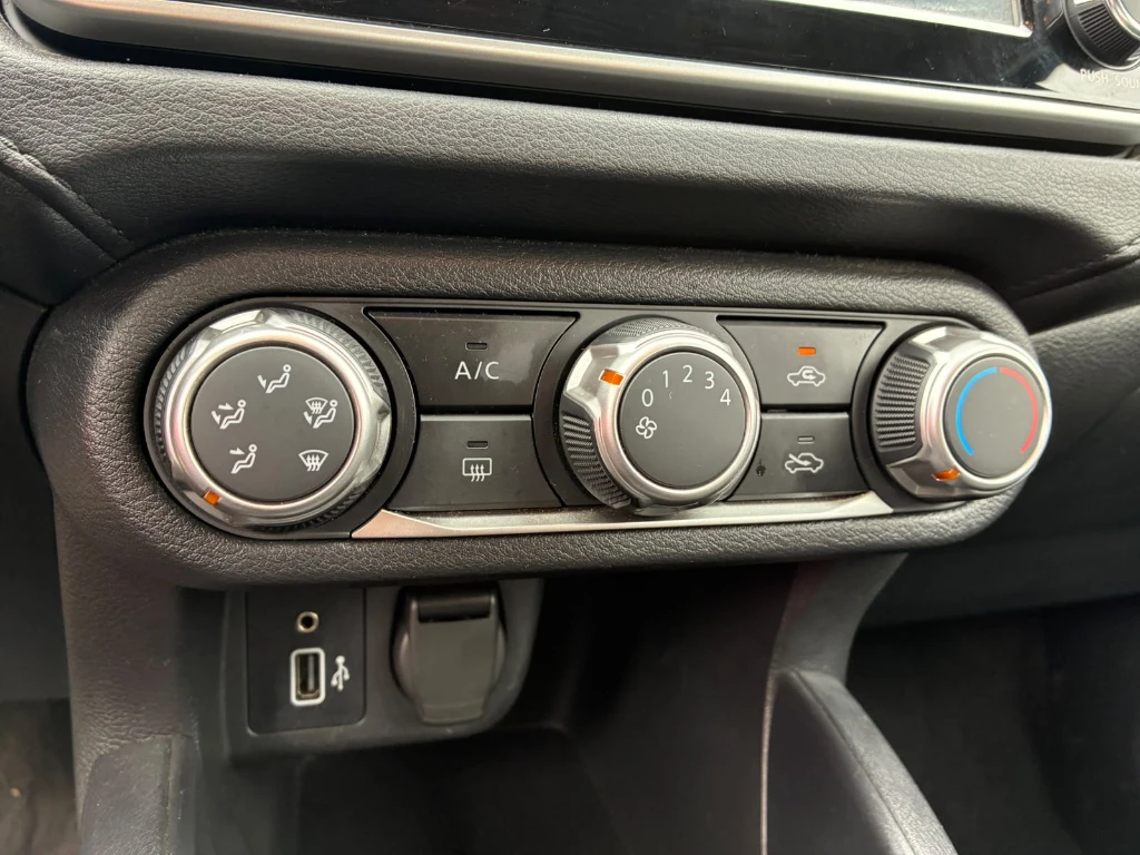 Nissan Versa 1.6 Sense 4x2 Mt 4p año 2025