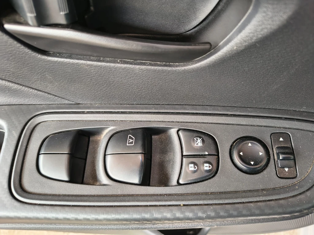 Nissan Versa 1.6 Sense 4x2 Mt 4p año 2025