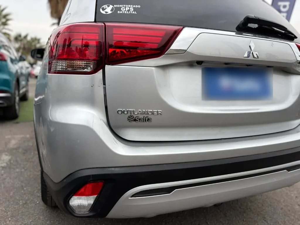 Mitsubishi Outlander 2.0 4x2 Mt 5p año 2021