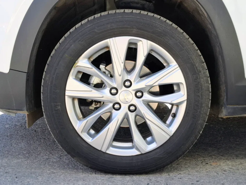 Chevrolet Tracker 1.2t Ltz R 4x2 At 5p año 2025