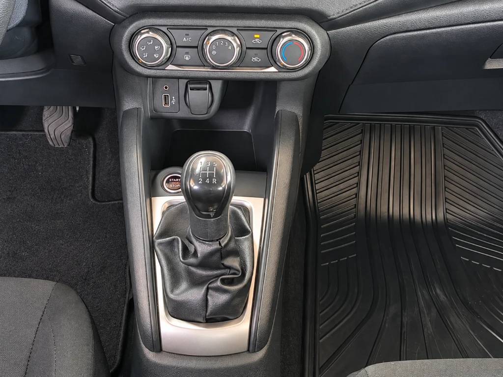 Nissan Versa 1.6 Sense 4x2 Mt 4p año 2025