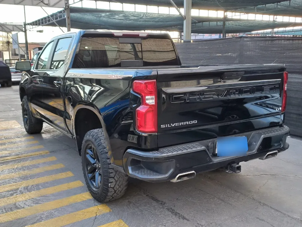 Chevrolet Silverado 5.3 Lt Trailboss Z71 4x4 At 4p año 2022