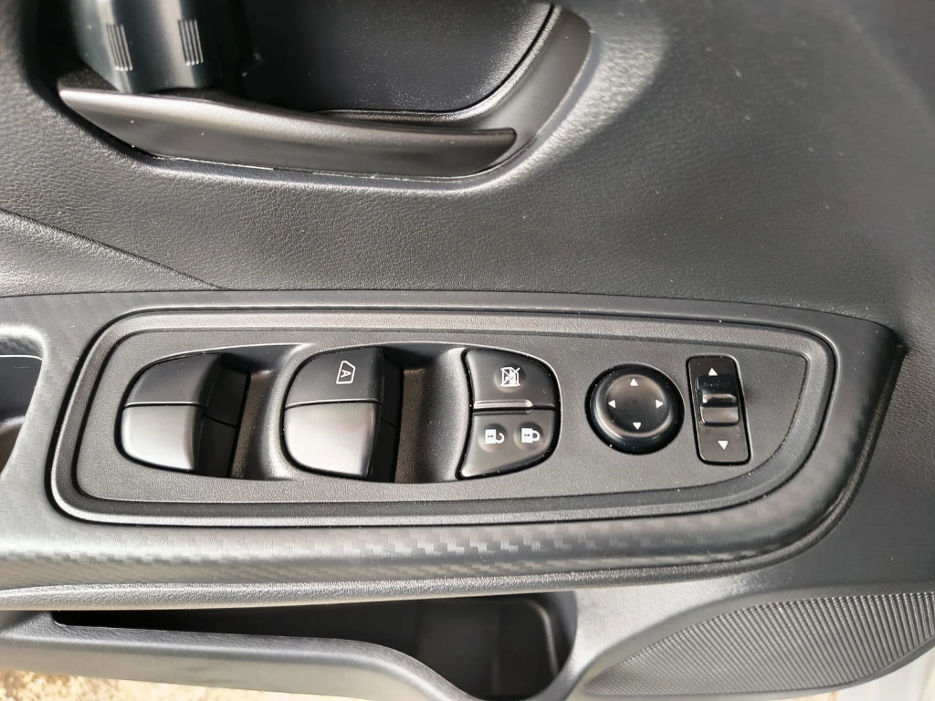 Nissan Versa 1.6 Sense 4x2 Mt 4p año 2025