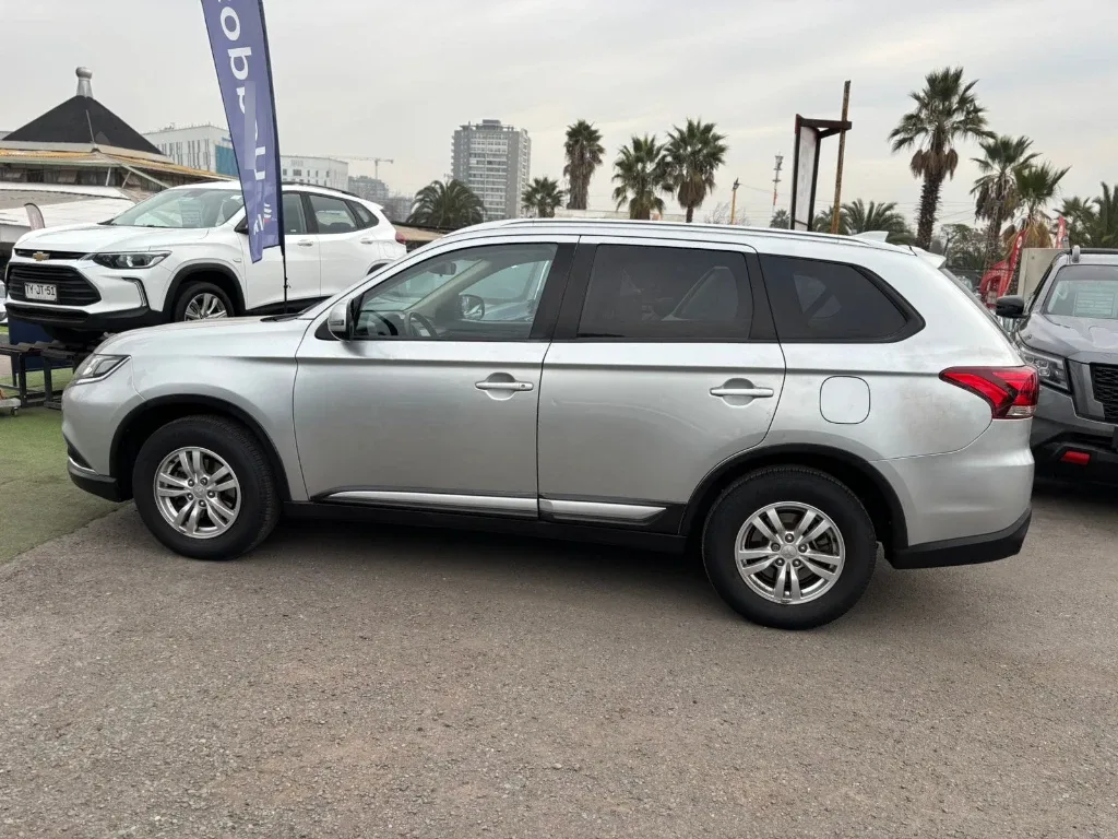 Mitsubishi Outlander 2.0 4x2 Mt 5p año 2021