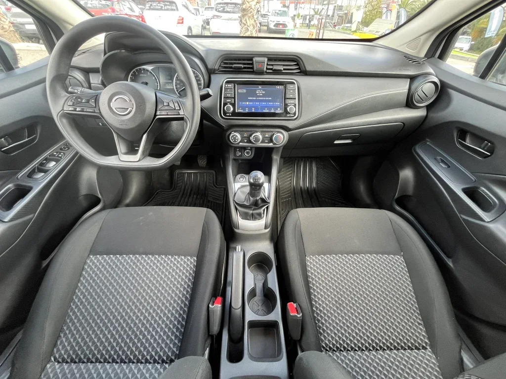 Nissan Versa 1.6 Sense 4x2 Mt 4p año 2025