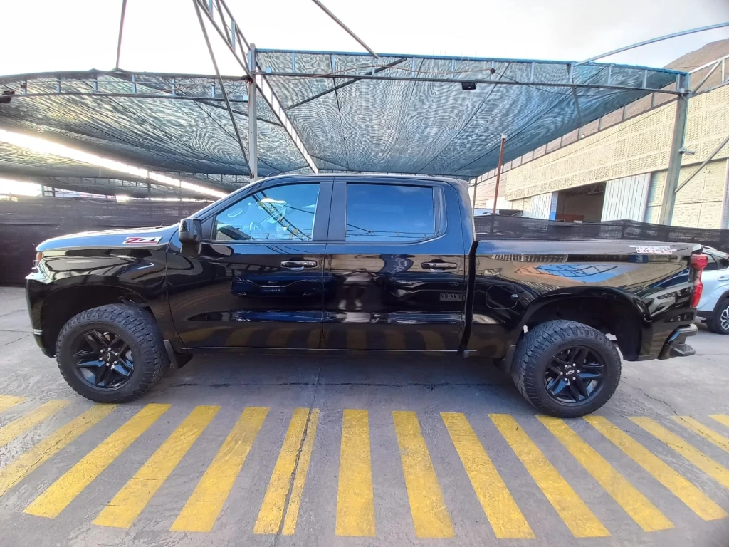 Chevrolet Silverado 5.3 Lt Trailboss Z71 4x4 At 4p año 2022