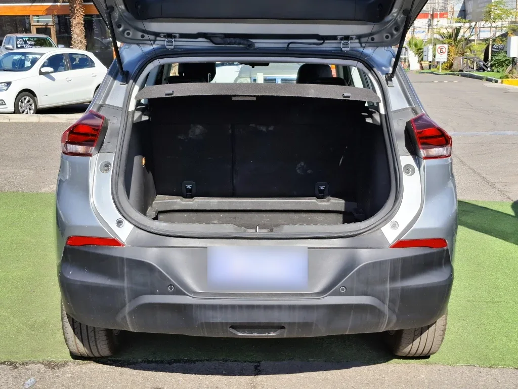 Chevrolet Tracker 1.2t Ltz R 4x2 At 5p año 2025