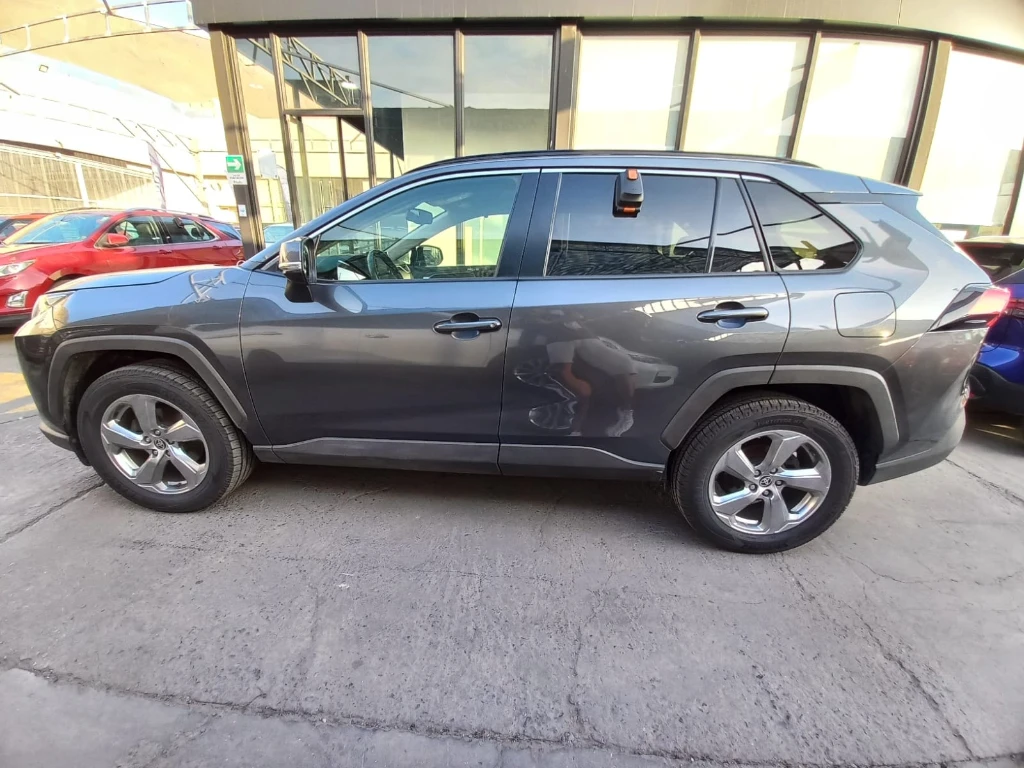 Toyota Rav4 2.0 Xle 4x2 Cvt At 5p año 2021