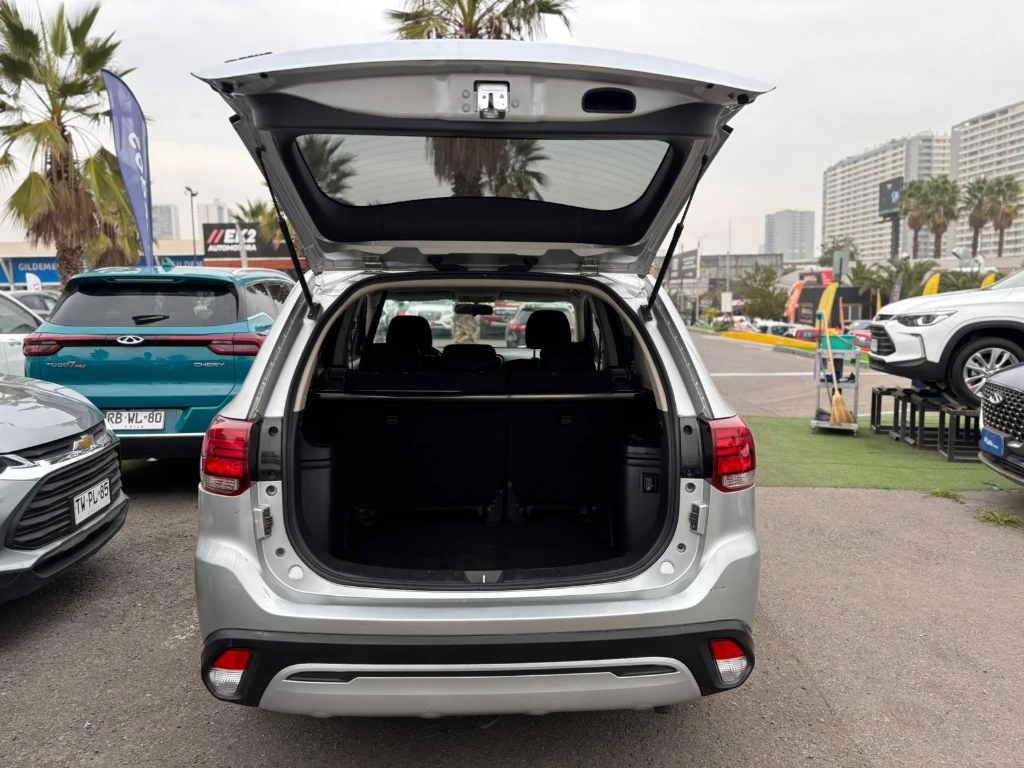 Mitsubishi Outlander 2.0 4x2 Mt 5p año 2021