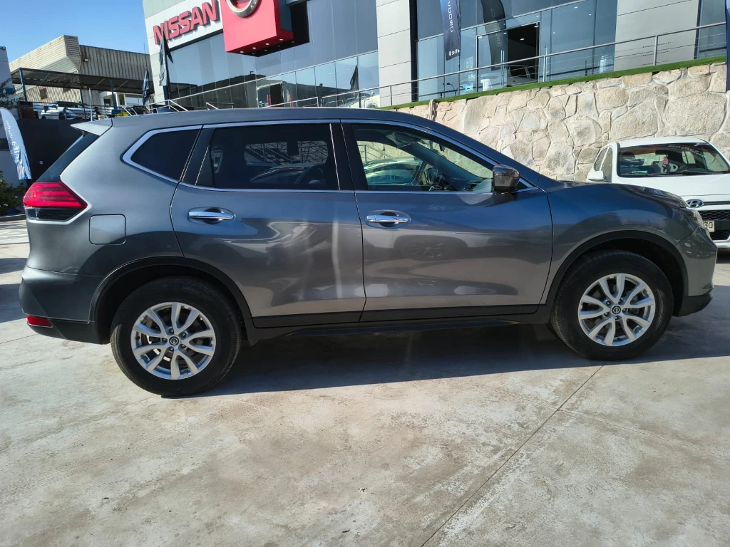 Nissan X-Trail 2.5 Sense 4x2 2row Cvt At 5p año 2023