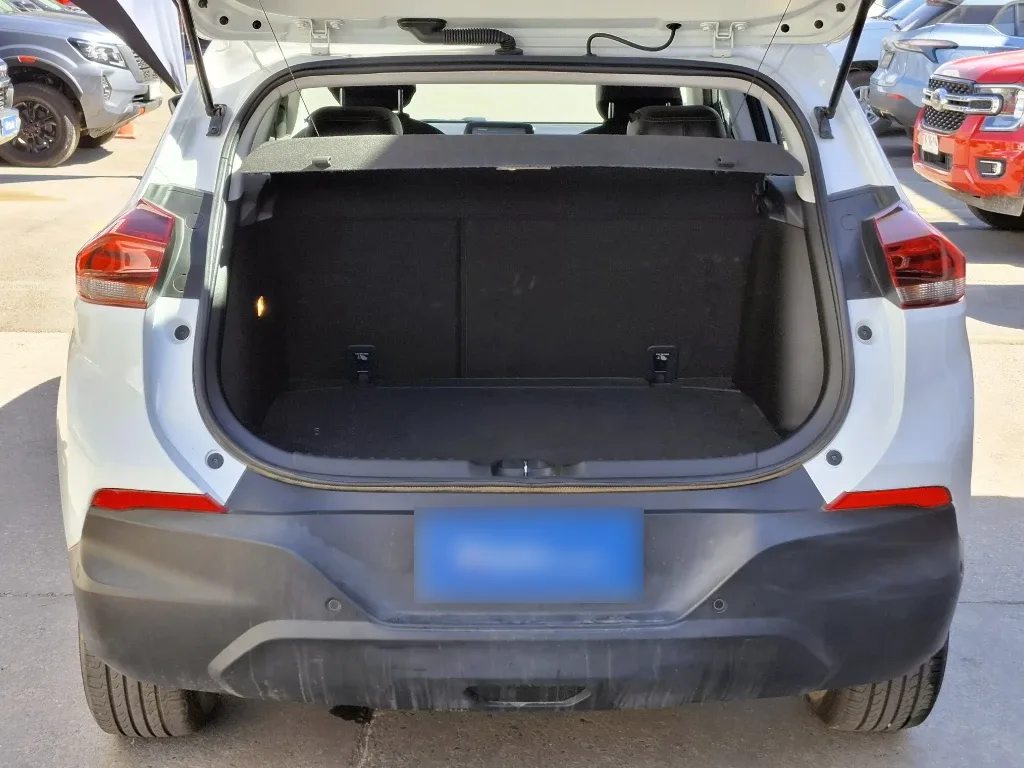 Chevrolet Tracker 1.2t Ltz R 4x2 At 5p año 2025
