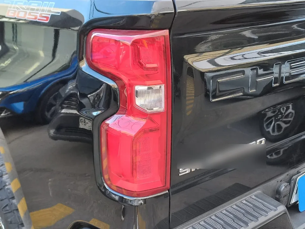 Chevrolet Silverado 5.3 Lt Trailboss Z71 4x4 At 4p año 2022