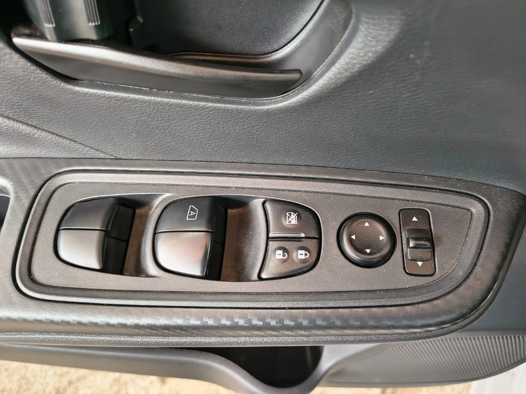 Nissan Versa 1.6 Sense 4x2 Mt 4p año 2025