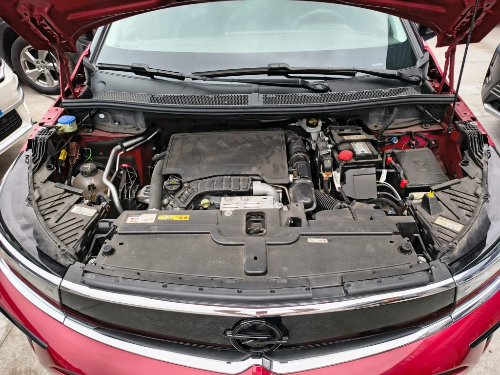 Opel Grandland 1.2t Gs Line 4x2 At 5p año 2025