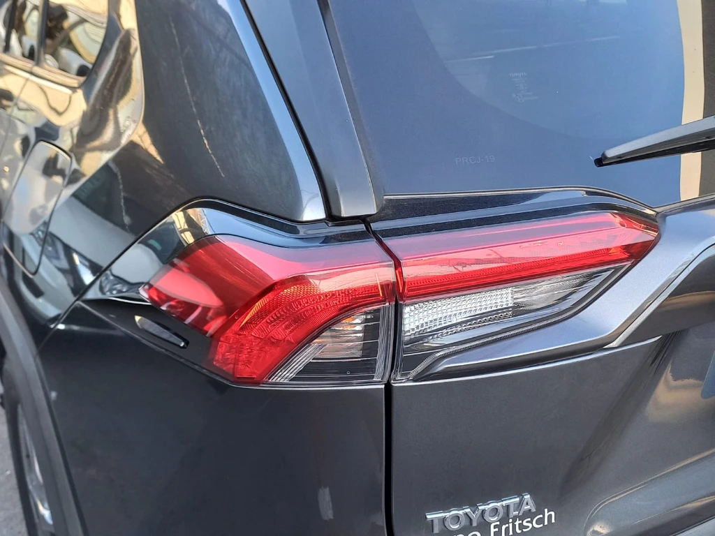 Toyota Rav4 2.0 Xle 4x2 Cvt At 5p año 2021